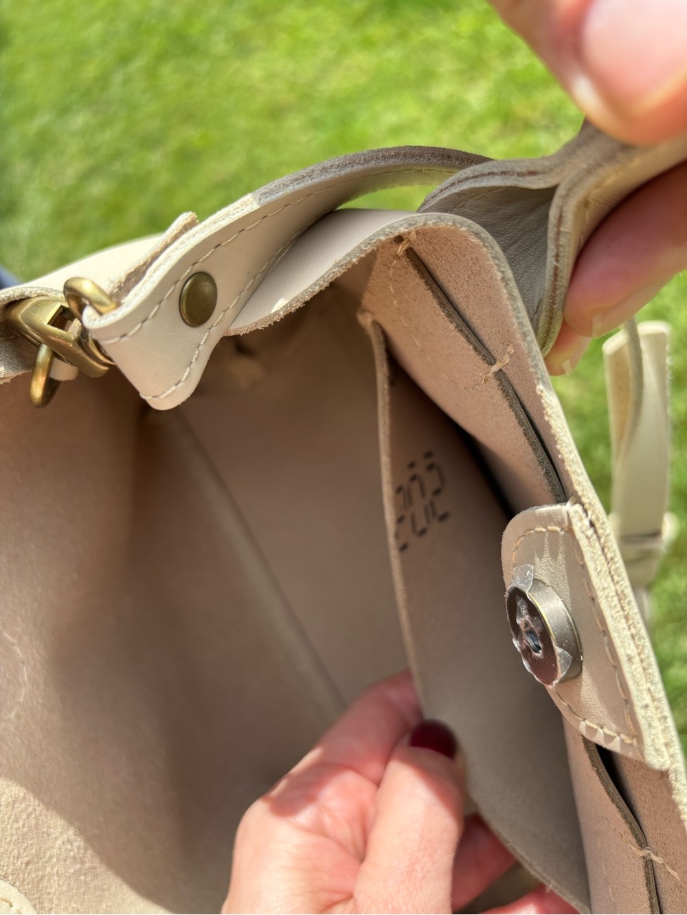 Portland Leather large raindrop Crossbody bag. - Picture 8 of 14